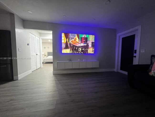 Building Photo - 2 bedroom in Hollywood FL 33021