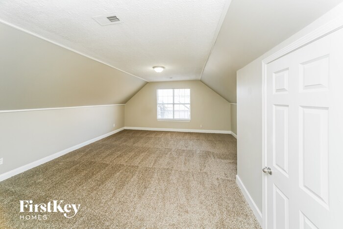Building Photo - 4657 Lindawood Ln