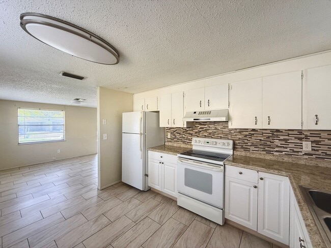 Building Photo - 2716 52nd Ave Dr W