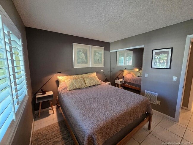 Building Photo - 5564 NE Gulfstream Way