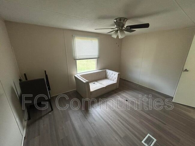 Building Photo - 1803 Breezewood Dr