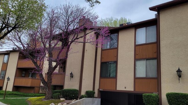 Building Photo - 6841 Countrywoods Cir
