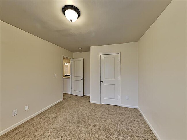 Building Photo - 3032 Avondale Blvd SE