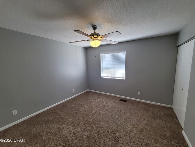 Building Photo - 1202 Drake Ave