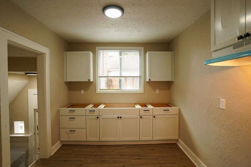 Building Photo - Fully Renovated 3-Bedroom Home – Move-In Ready for You!