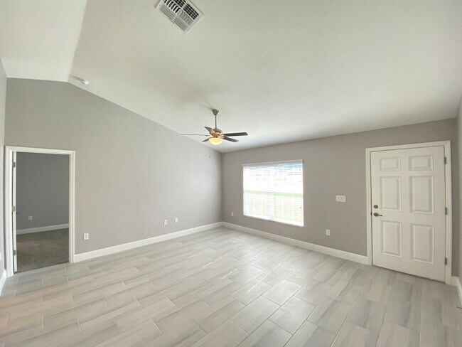 Building Photo - 52 Oak Cir