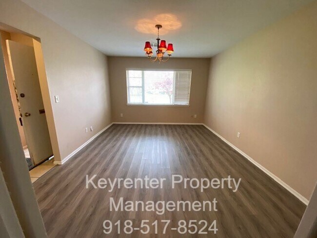 Building Photo - 3 Bed | 2 Full Bath | 31st & Memorial