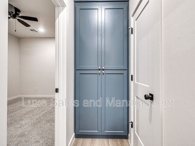 Building Photo - 610 W 2nd St