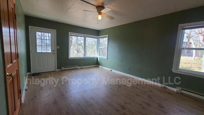 Building Photo - 7085 Butte Falls Hwy