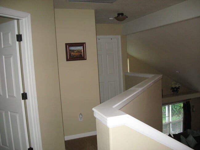 Building Photo - 657 Spring Valley Dr