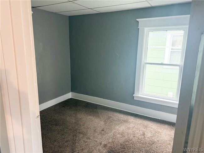 Building Photo - 1927 Seneca St