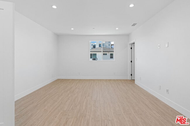 Building Photo - 15224 W Holyland Dr