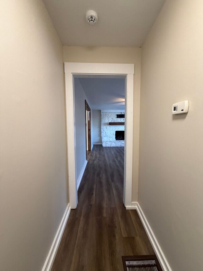 Building Photo - 1046 Tennessee Hills Dr