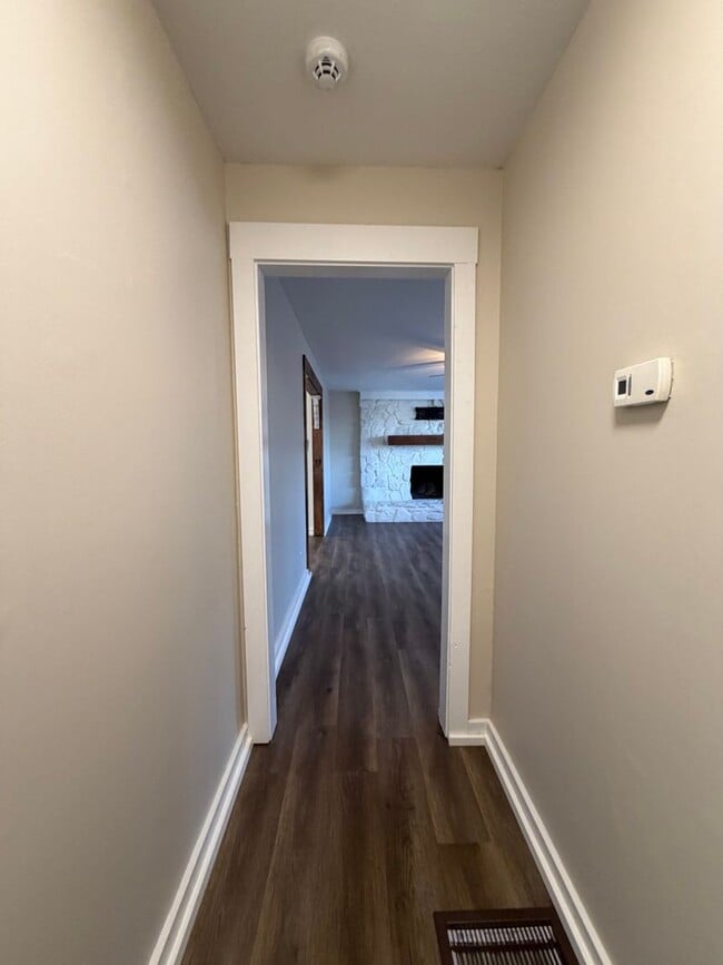 Building Photo - 2 bedroom/1 bath home in West Morristown