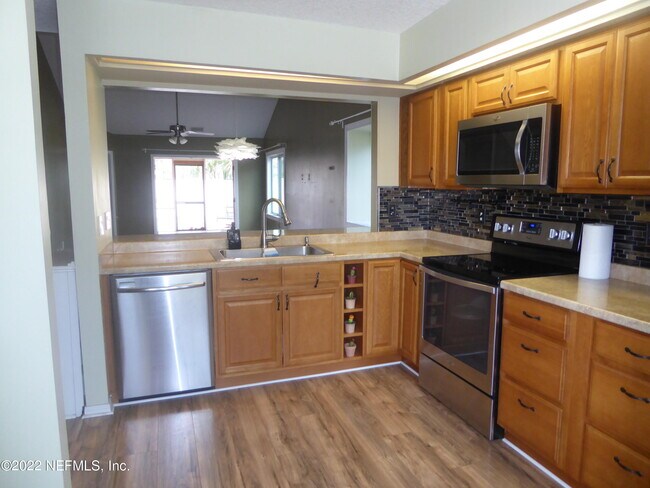 Building Photo - 14317 Coral Reef Dr S