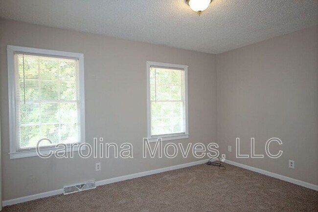 Building Photo - 83 Pine Creek Ct Ext