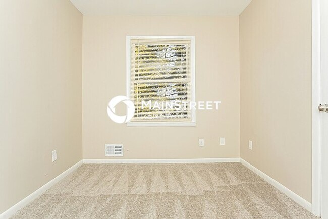 Building Photo - 4 Bedroom Pet-Friendly Home in RIVERDALE, GA with Main Street Renewal