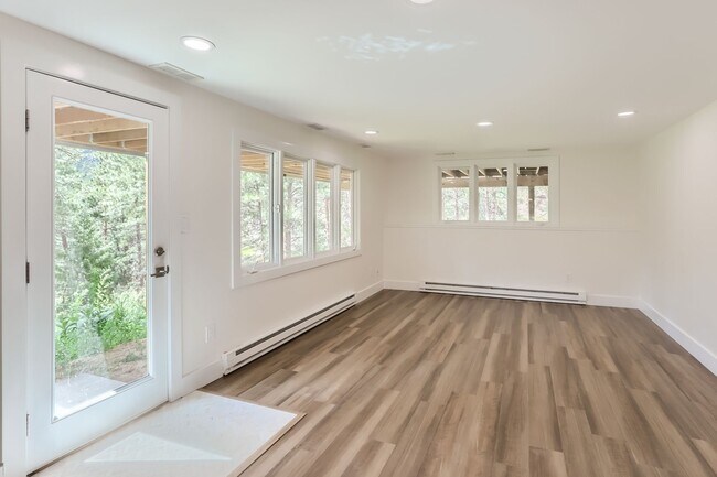 Building Photo - GORGEOUS 4BD/ 3BA MOUNTAIN HOME in Boulder, CO- Available 7/10/26!
