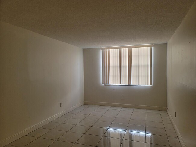 Building Photo - 488 NW 165th St