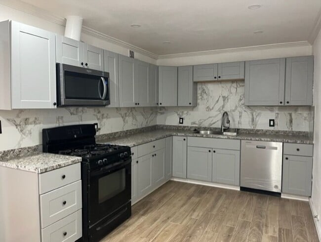 Building Photo - Downtown Tehachapi!!