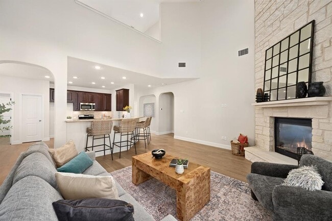 Building Photo - 8620 Alophia Dr