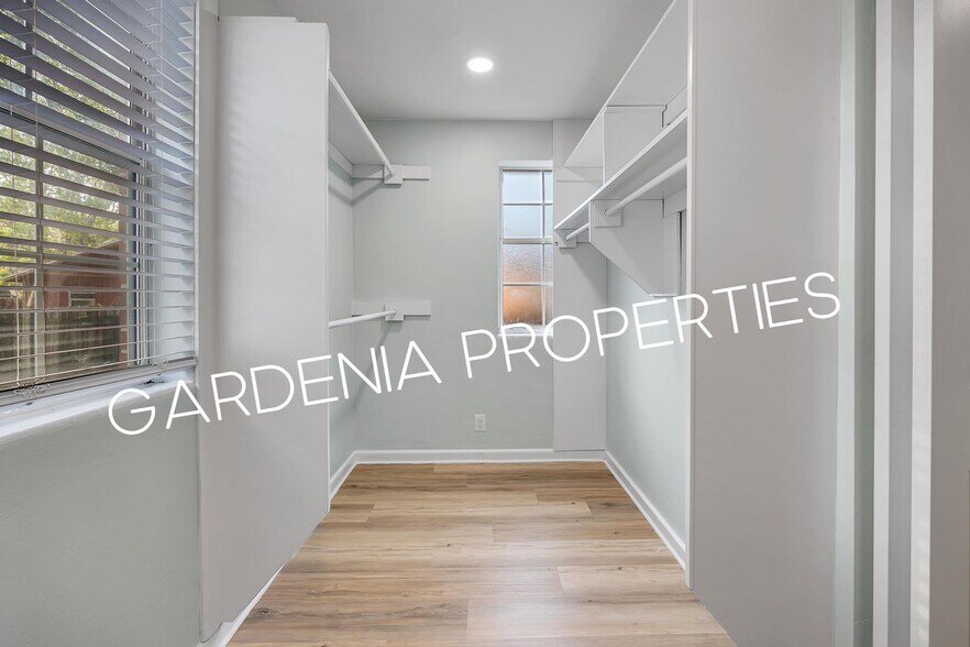 Building Photo - 1353 Placid Pl