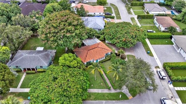 Building Photo - 6890 SW 51st St