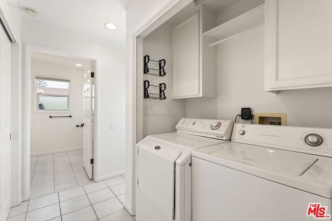 Building Photo - 8214 Creighton Ave