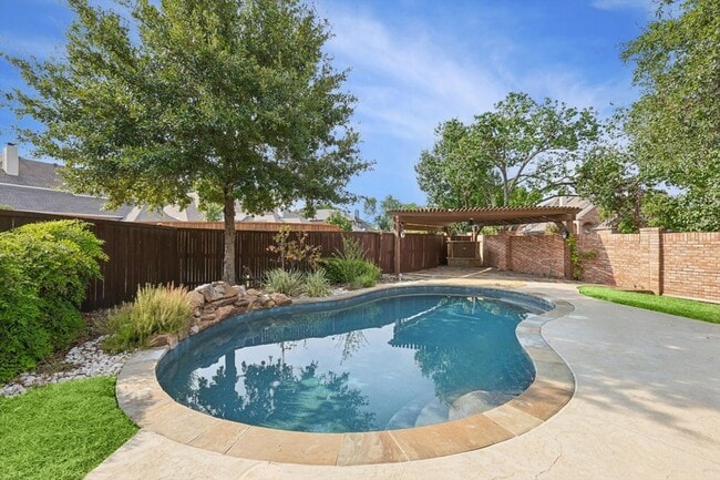 Building Photo - 6043 Fieldstone Dr