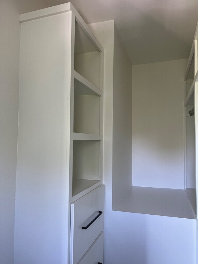 Building Photo - "Spacious Urban Living: 3-Bedroom Townhouse with 3.5 Baths in Nashville's Vibrant Core!" STUNNING...