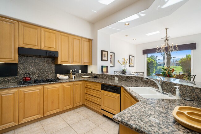 Building Photo - 727 Arrowhead Dr