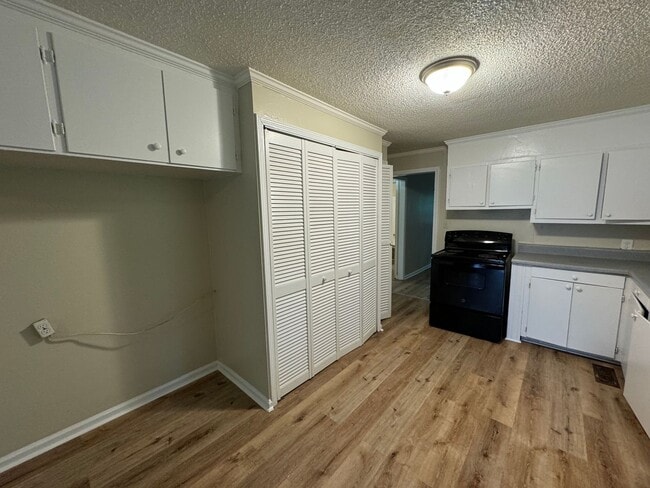 Building Photo - Nice 3/1 House in East Rome- $1,195