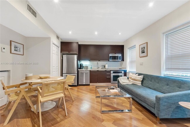 Building Photo - 927 Euclid Ave