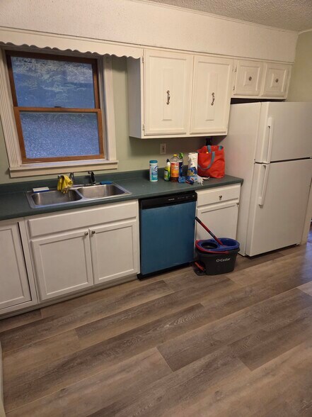 Building Photo - 495 Carter Hill Rd