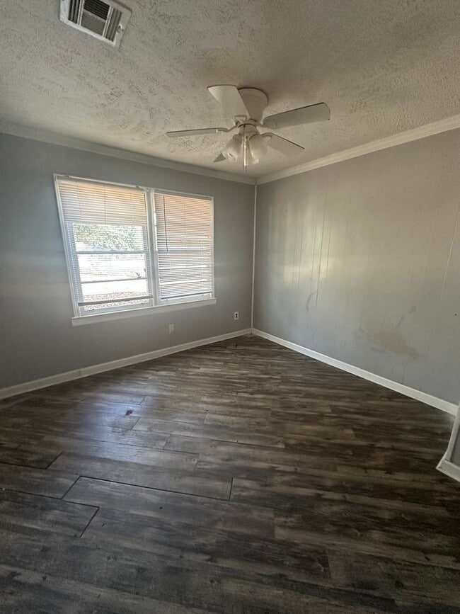 Building Photo - 2638 Deeb Dr