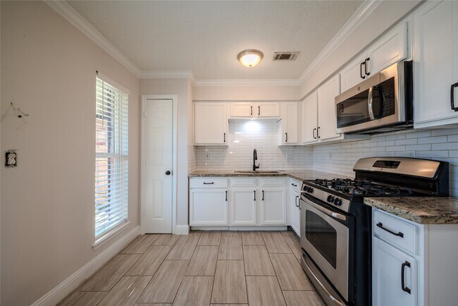 Building Photo - 16250 Camino Del Sol Dr