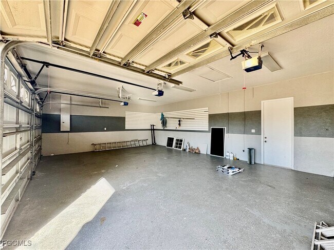 Building Photo - 14370 McGregor Blvd