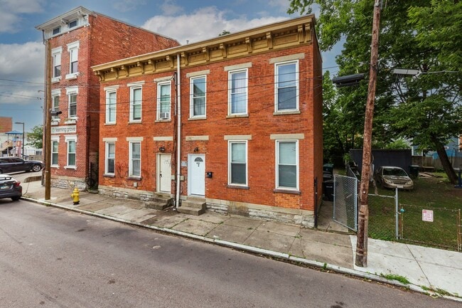 Building Photo - 2131 Staebler St