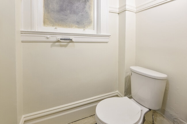 Building Photo - 1024 Bush St