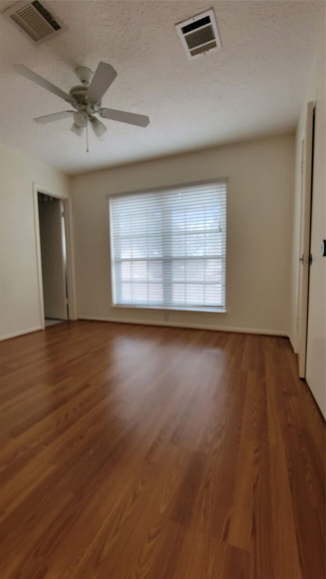 Building Photo - 800 Country Pl Dr