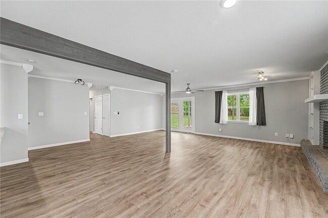 Building Photo - 1404 W Pine St