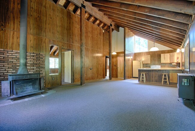 Building Photo - LONG-TERM RENTAL: Upper Floor Unit in Duplex with Washer/Dryer & Wood Stove!