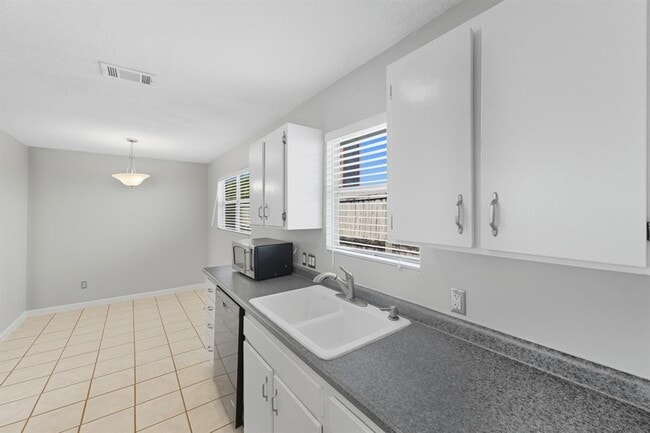 Building Photo - 1401 Olander St