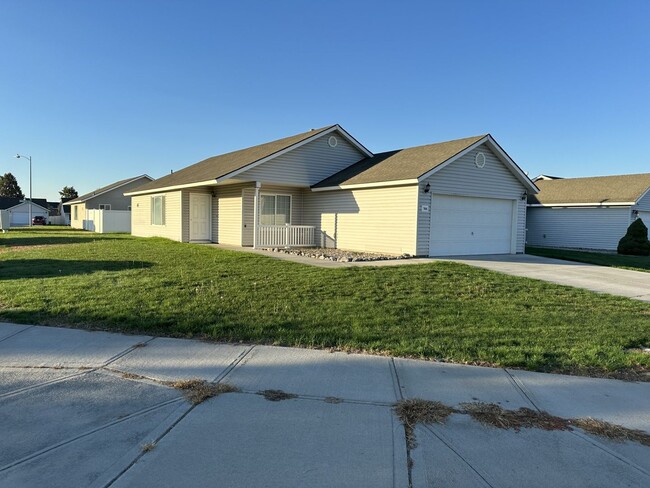 Building Photo - Welcoming 3-bedroom 2 bathroom in Pasco