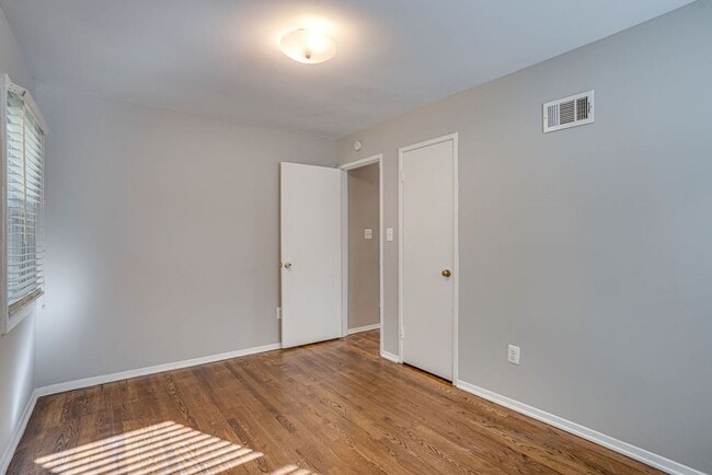 Building Photo - Location, Location, Location! Charming 3 b...