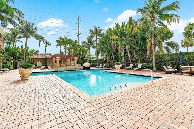 Building Photo - 616 Clearwater Park Rd