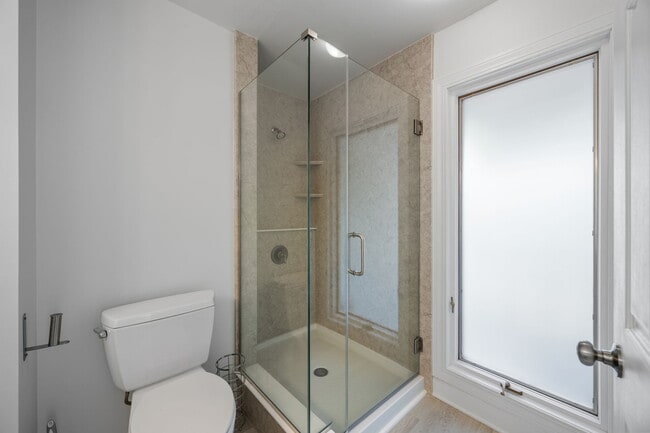 Building Photo - 709 Orchard Ln