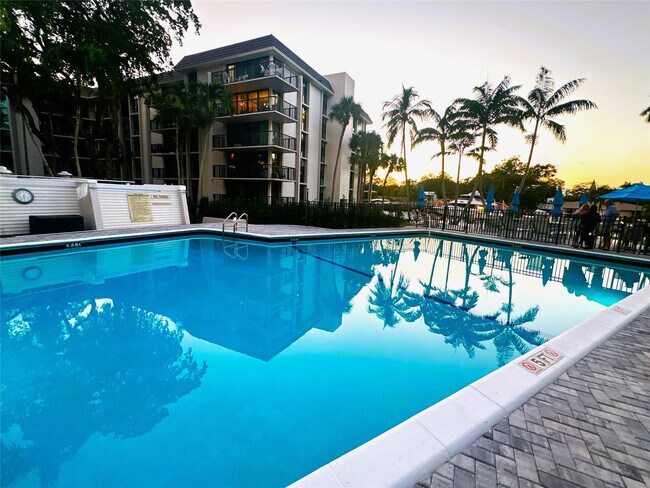 Building Photo - 1301 River Reach Dr