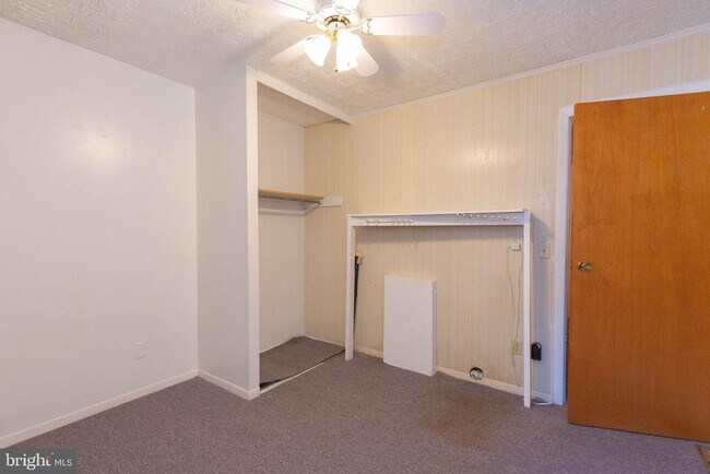 Building Photo - 48 Turf Ln