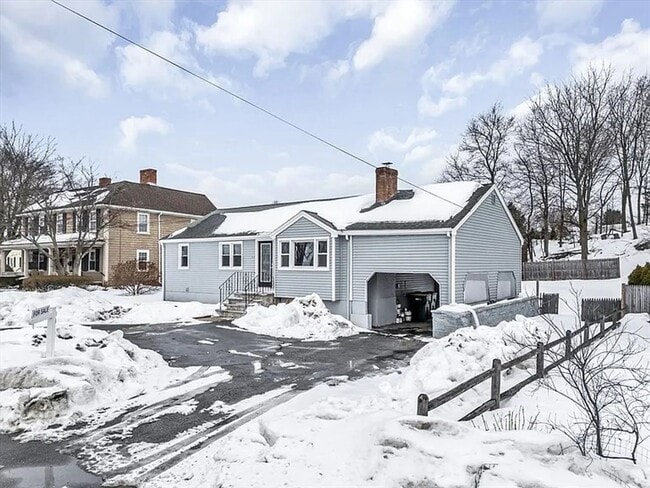 Building Photo - Beautifully Renovated 3-Bedroom Home in Woburn – $3,650.00/mo